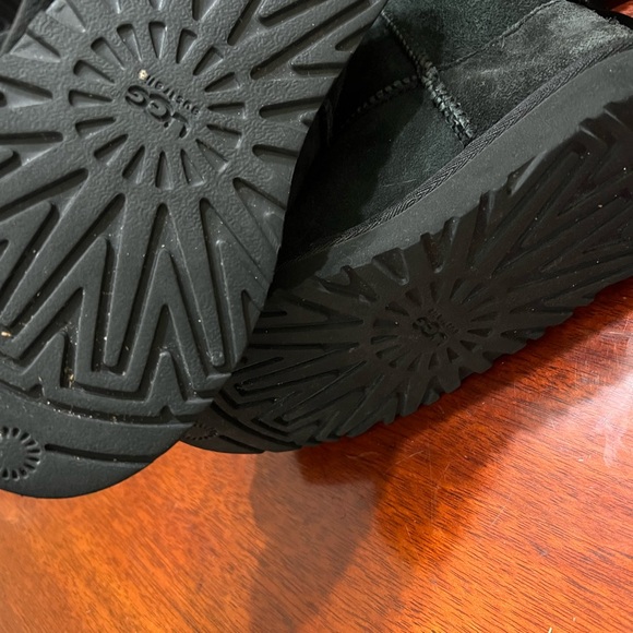 Girls Black Bailey Bow Uggs - Picture 3 of 3